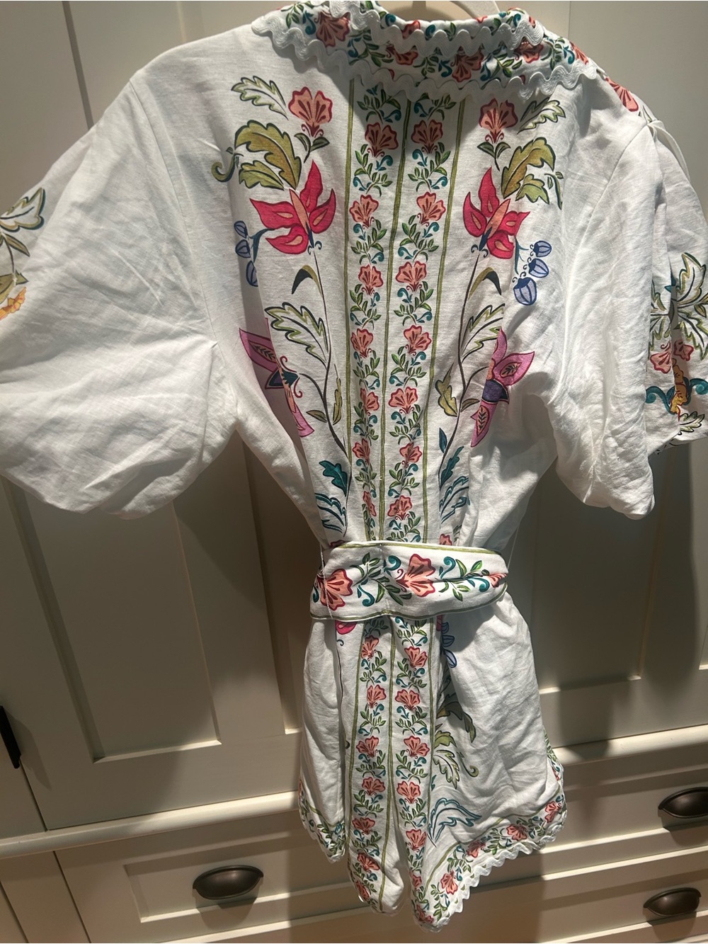 Farm Rio short romper- Embroidered White Floral with Belt - Picture 5 of 6